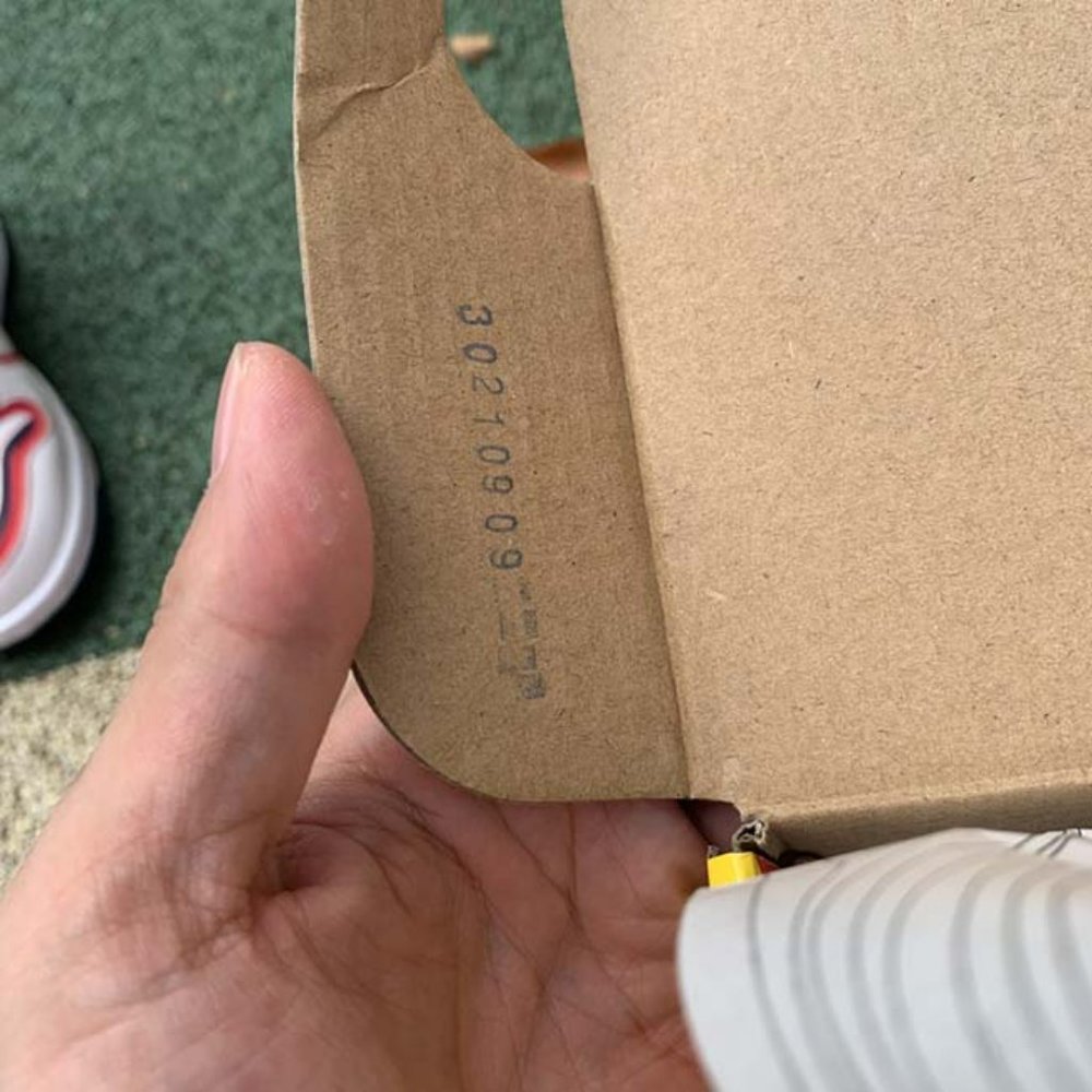 Nike SB Dunk High x RX-0 Unicorn Gundam Sneakers - Picture 2 of 11